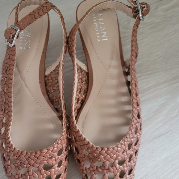 Heels - Picture 2 of 3